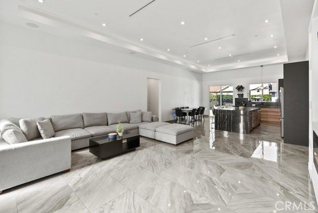 23143 Leonora Drive, Woodland Hills (los Angeles), CA 91367