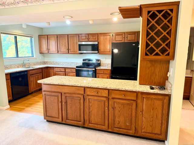 40 Crossroads Lane 40, Glastonbury, CT 06033