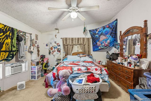 300 County Road 307, Floresville, TX 78114