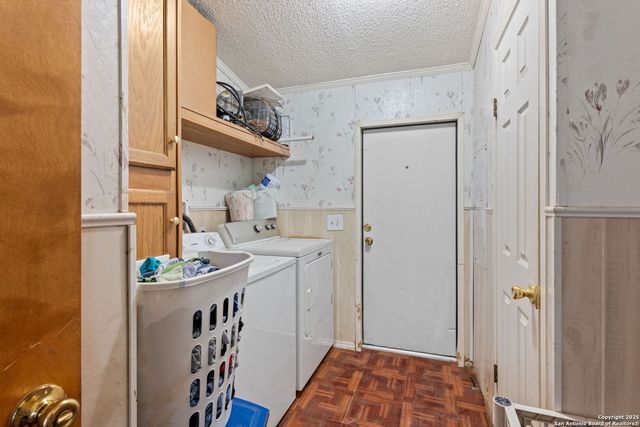 300 County Road 307, Floresville, TX 78114