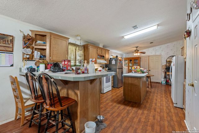 300 County Road 307, Floresville, TX 78114