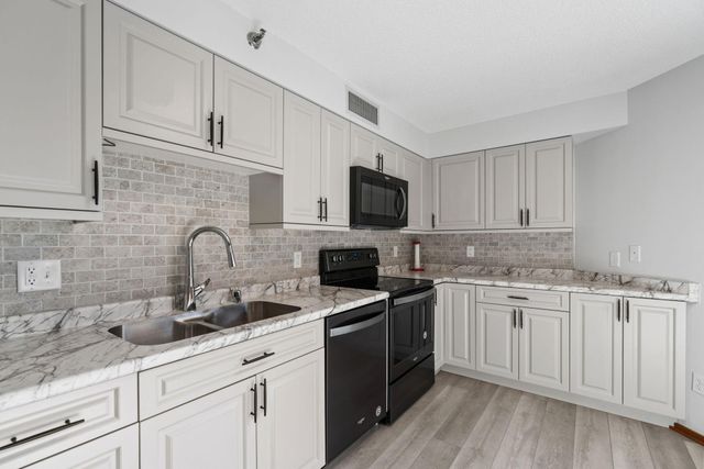 121 Washington Avenue S 702, Minneapolis, MN 55401