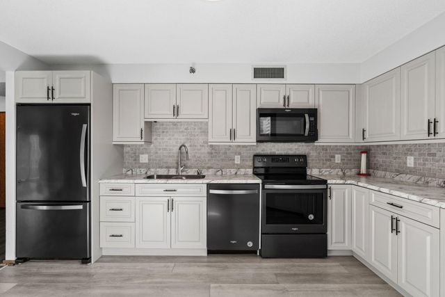 121 Washington Avenue S 702, Minneapolis, MN 55401