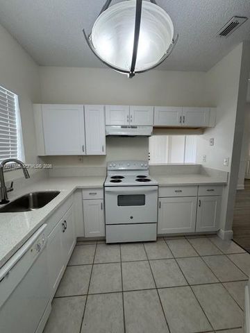 2391 NW 96th Ter 19P, Pembroke Pines, FL 33024