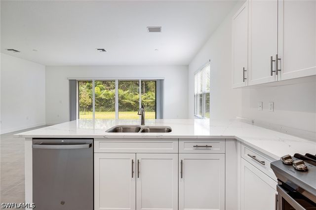 12448 Violet LN, Naples, FL 34120