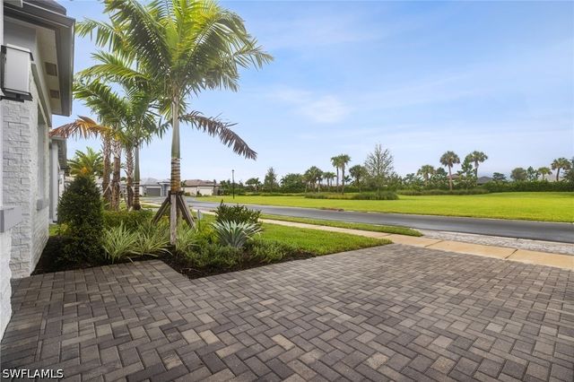 12448 Violet LN, Naples, FL 34120