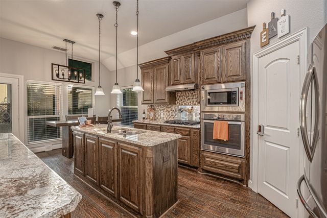 3101 Knightsbridge Lane, Garland, TX 75043