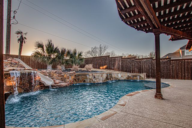 3101 Knightsbridge Lane, Garland, TX 75043