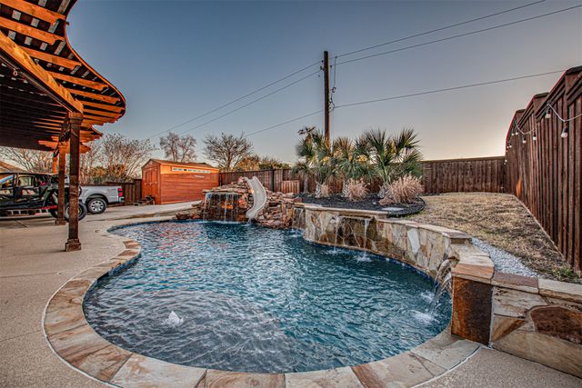 3101 Knightsbridge Lane, Garland, TX 75043