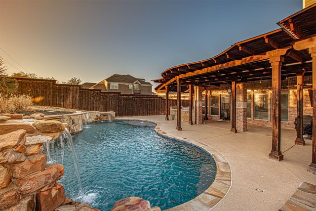 3101 Knightsbridge Lane, Garland, TX 75043