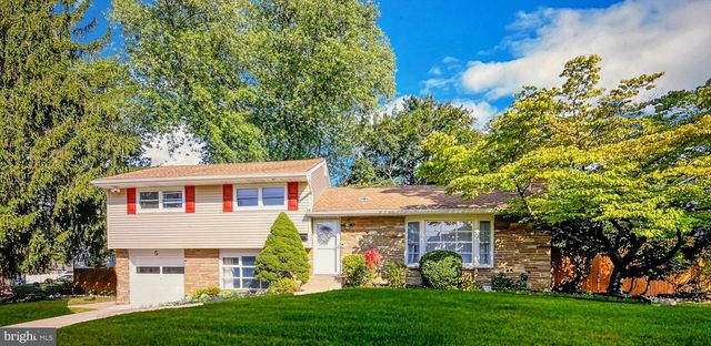5 PATRICK LN, Morrisville, PA 19067