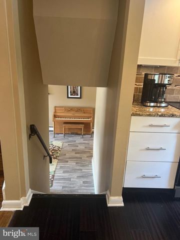 5 PATRICK LN, Morrisville, PA 19067