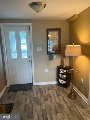 5 PATRICK LN, Morrisville, PA 19067