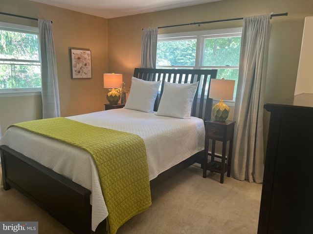 5 PATRICK LN, Morrisville, PA 19067