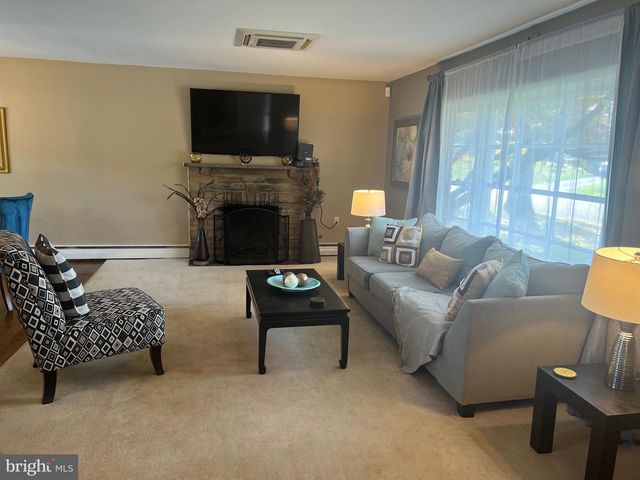 5 PATRICK LN, Morrisville, PA 19067