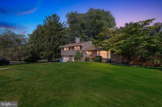 5 PATRICK LN, Morrisville, PA 19067
