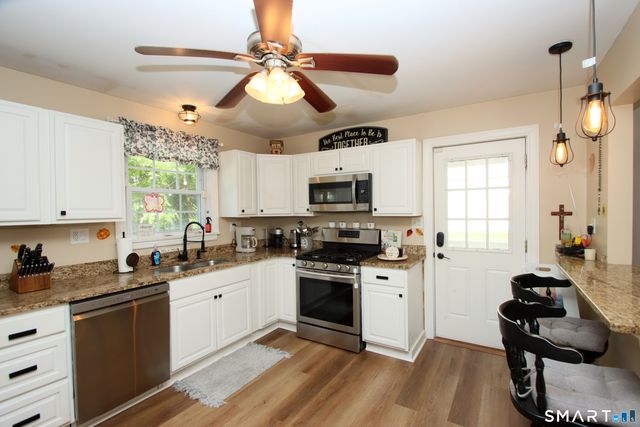 75 Coppola Terrace, Derby, CT 06418