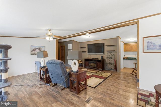1898 SAWMILL RD, Hedgesville, WV 25427