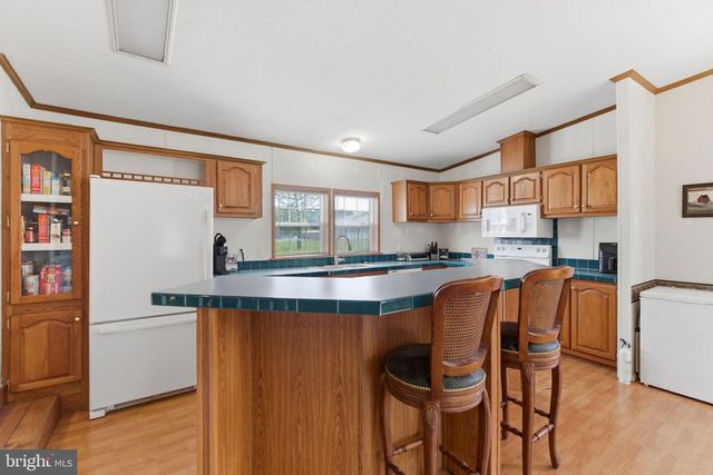 1898 SAWMILL RD, Hedgesville, WV 25427