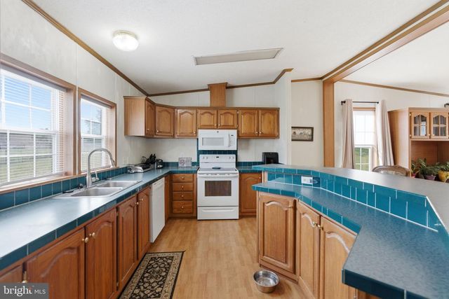 1898 SAWMILL RD, Hedgesville, WV 25427