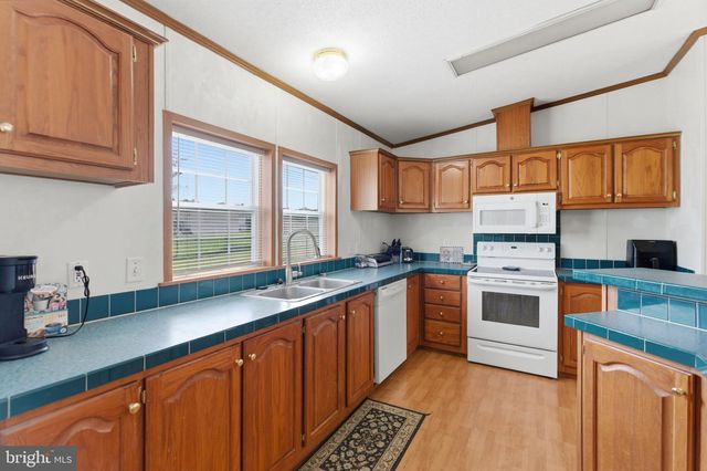 1898 SAWMILL RD, Hedgesville, WV 25427