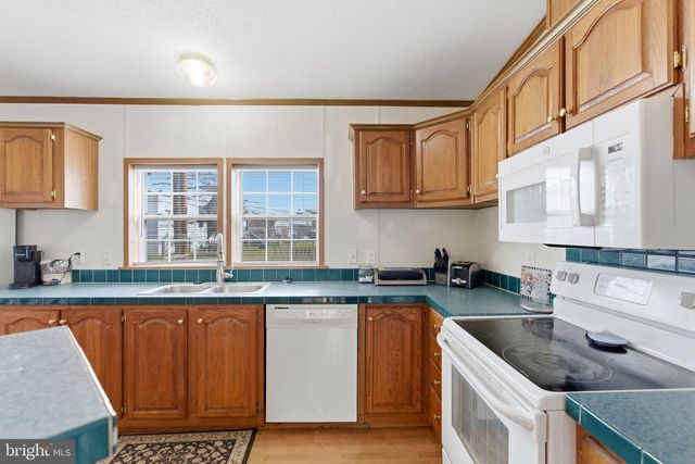 1898 SAWMILL RD, Hedgesville, WV 25427