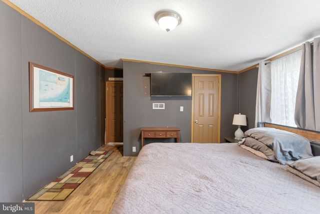 1898 SAWMILL RD, Hedgesville, WV 25427