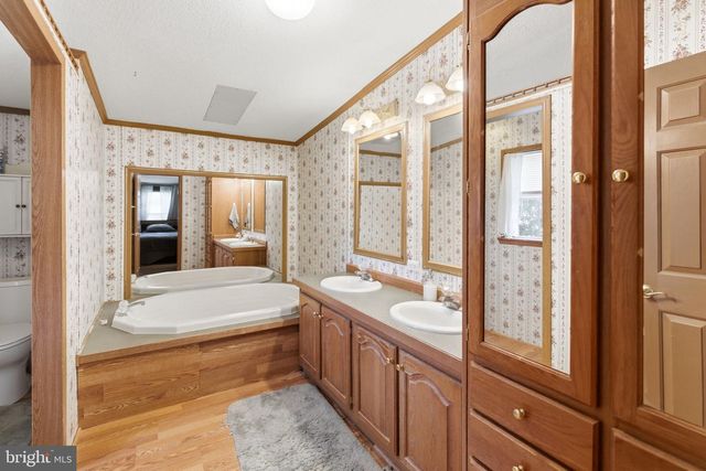 1898 SAWMILL RD, Hedgesville, WV 25427
