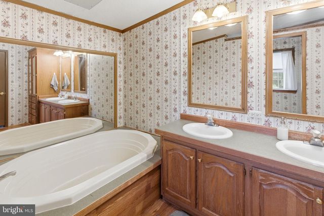 1898 SAWMILL RD, Hedgesville, WV 25427