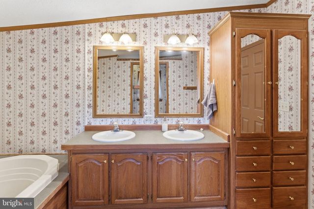 1898 SAWMILL RD, Hedgesville, WV 25427