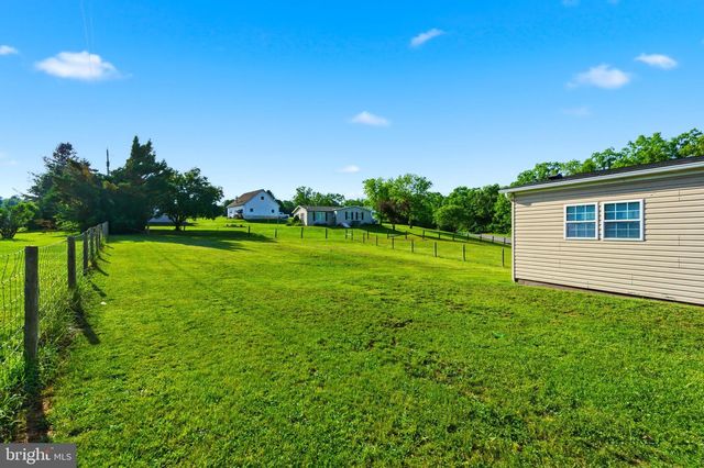1898 SAWMILL RD, Hedgesville, WV 25427