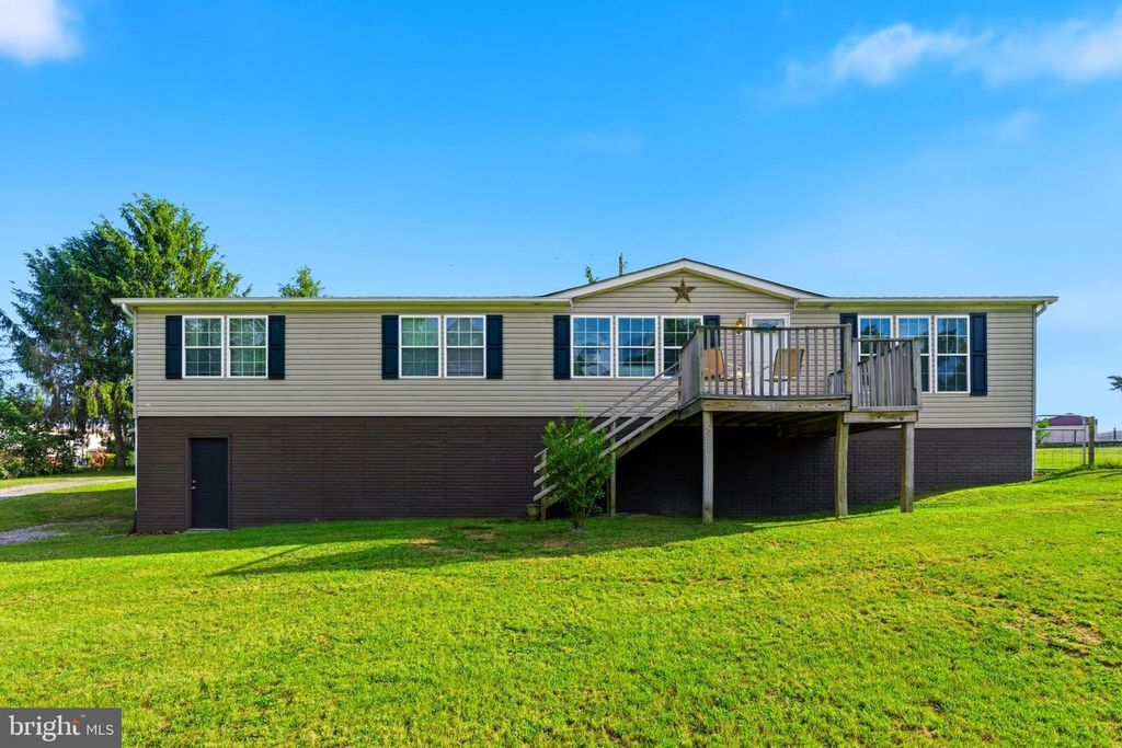 1898 SAWMILL RD, Hedgesville, WV 25427