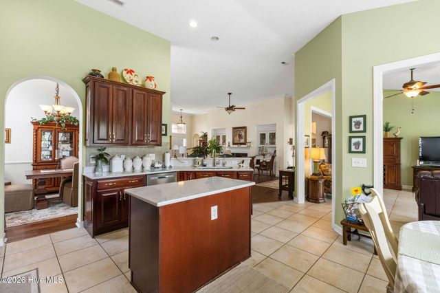 938 Meadowlands Trail NW, Calabash, NC 28467