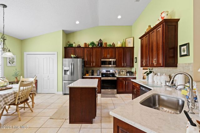 938 Meadowlands Trail NW, Calabash, NC 28467