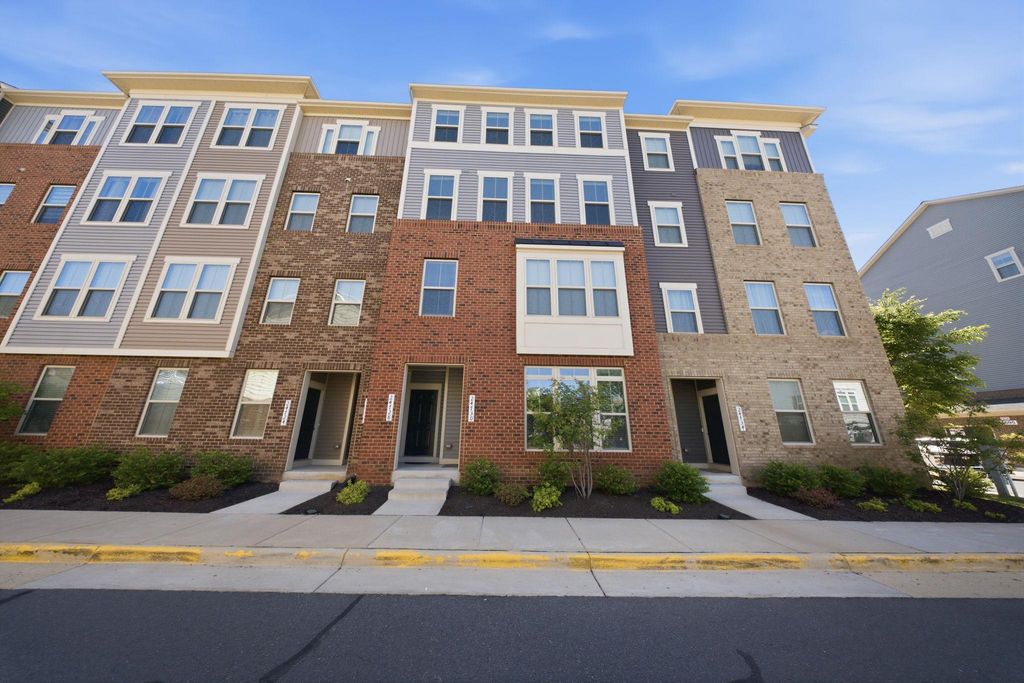 24728 MALIBU TER, Sterling, VA 20166