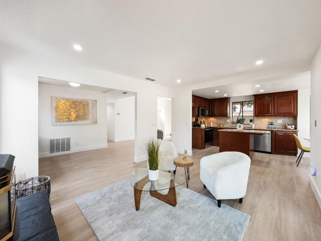 1809 Autumn Way, Lodi, CA 95242