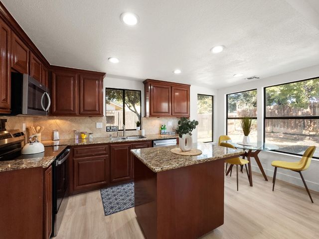 1809 Autumn Way, Lodi, CA 95242