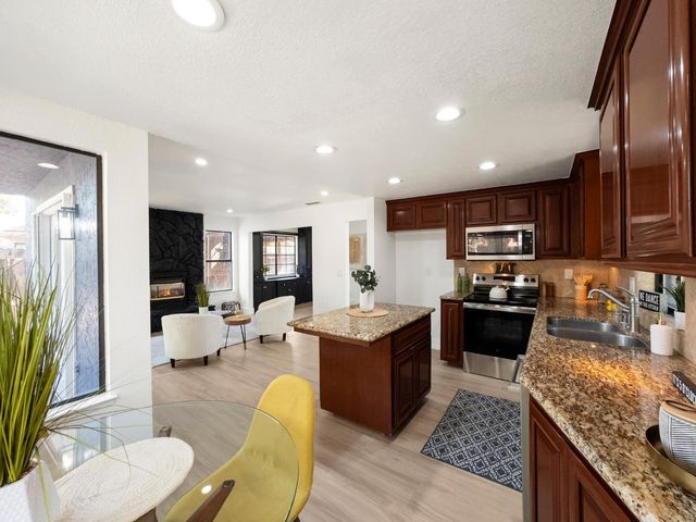 1809 Autumn Way, Lodi, CA 95242