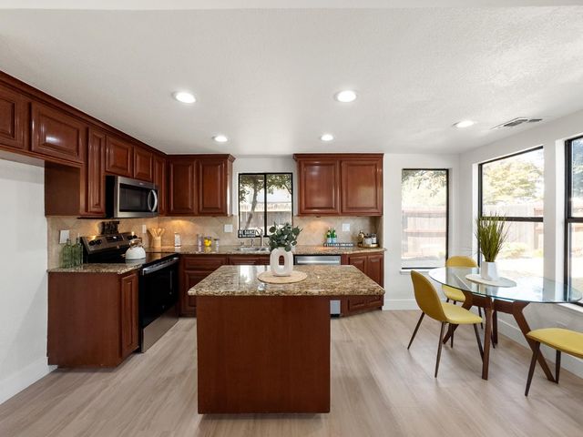 1809 Autumn Way, Lodi, CA 95242