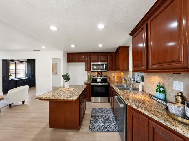 1809 Autumn Way, Lodi, CA 95242