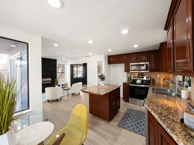 1809 Autumn Way, Lodi, CA 95242