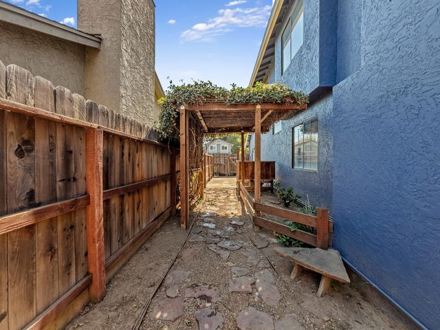 1809 Autumn Way, Lodi, CA 95242