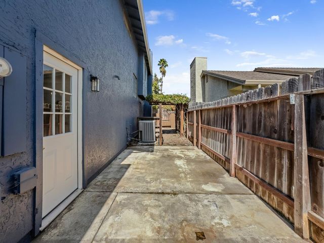 1809 Autumn Way, Lodi, CA 95242