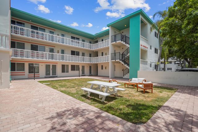 1857 Jefferson Street 201, Hollywood, FL 33020