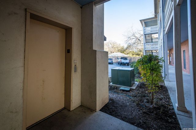 1247 GRUENE RD # 302, New Braunfels, TX 78130