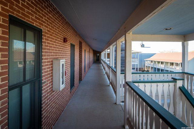 1247 GRUENE RD # 302, New Braunfels, TX 78130