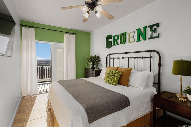 1247 GRUENE RD # 302, New Braunfels, TX 78130