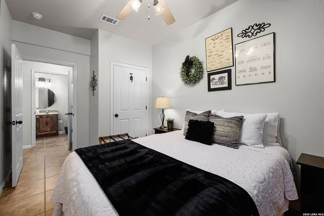 1247 GRUENE RD # 302, New Braunfels, TX 78130