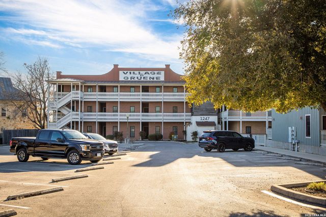 1247 GRUENE RD # 302, New Braunfels, TX 78130