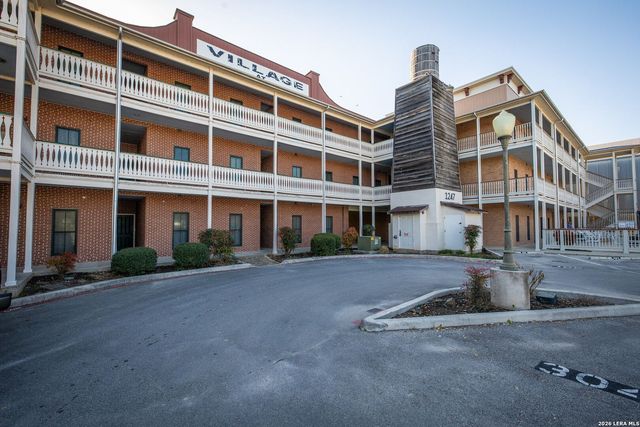 1247 GRUENE RD # 302, New Braunfels, TX 78130